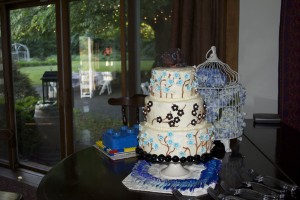 Wedding Cake Hawaii Lie and Hawaiian beads